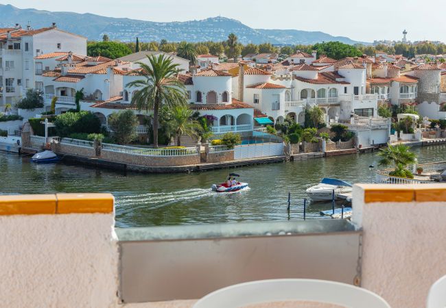 Villa a Empuriabrava - Flateli Empuriabrava Villa a Empuriabrava - Flateli Empuriabrava